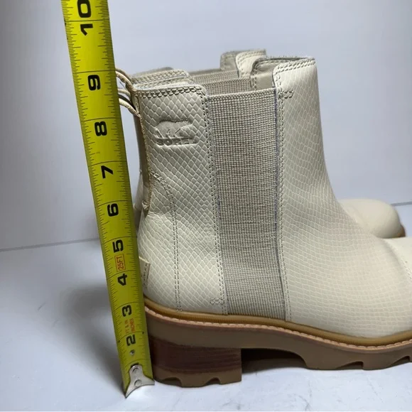 SorelJoan Now Snake Embossed Chelsea
Waterproof Lug Sole Cream Booties Sz 10 - Picture 11 of 16